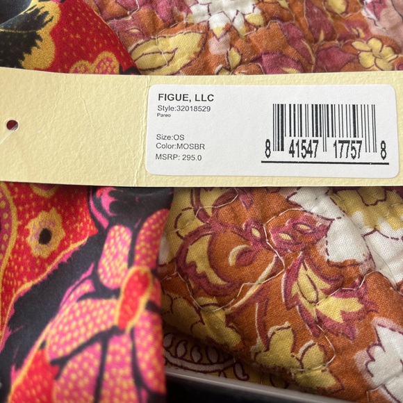 Figue NWT 100% Silk Scarf 50" x 68" - Picture 4 of 6